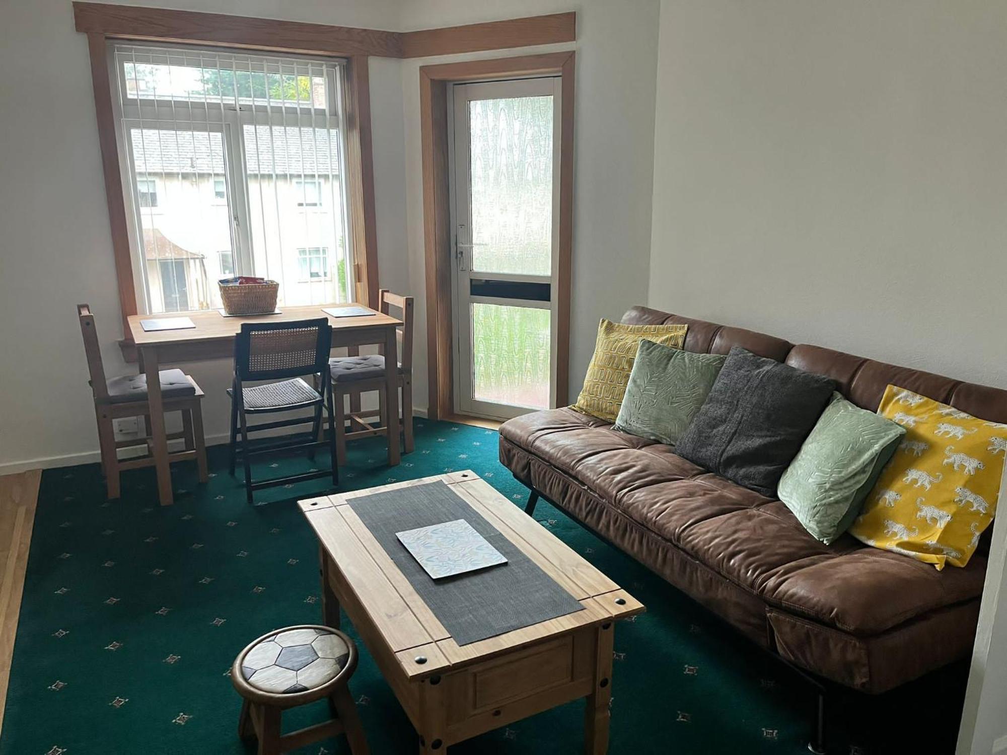 M&M Apartment In Единбург Екстериор снимка